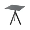 Feros Infinity Tripod Terrassentisch Schwarz frame + Schwarz HPL 70x70 cm
