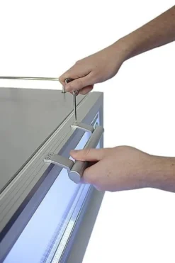 Gastro-Cool GD15 Glastürkühlschrank Theke 25 Liter silber/weiß, LED
