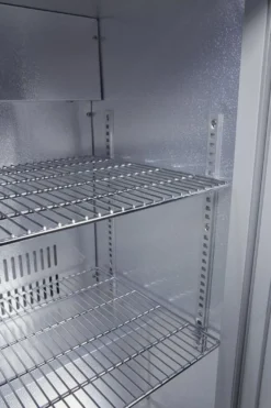 Gastro-Cool UC300 Barkühlschrank 330 Liter Schiebetüren silber, LED, unterbaufähig