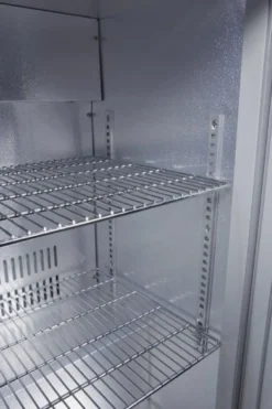 Gastro-Cool UC200 Barkühlschrank 208 Liter Klapptüren silber, LED, unterbaufähig