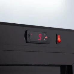 Getränkekühlschrank ECO 630 mit Leuchtaufsatz und Schiebetüren