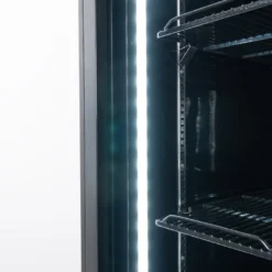 Getränkekühlschrank ECO 630 mit Leuchtaufsatz und Schiebetüren