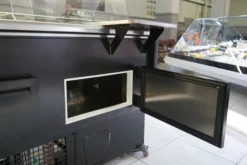 Kühltheke RHEA 1340 mm schwarz, LED-Beleuchtung, gekühlter Unterbau