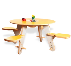 TAVI SPIELTISCH